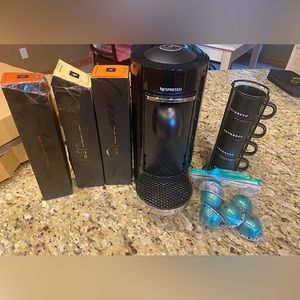 Nespresso Bundle - Machine, variety of Pods and cups